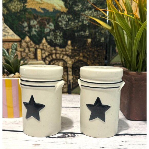 Ceramic Star Design Salt & Pepper Shakers - Picture 5 of 8